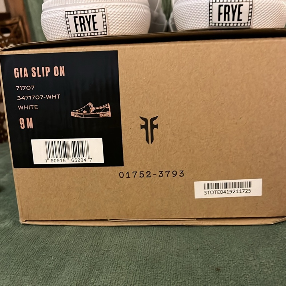 NWB Frye Slip On Leather Sneakers (US 9) - Picture 9 of 9